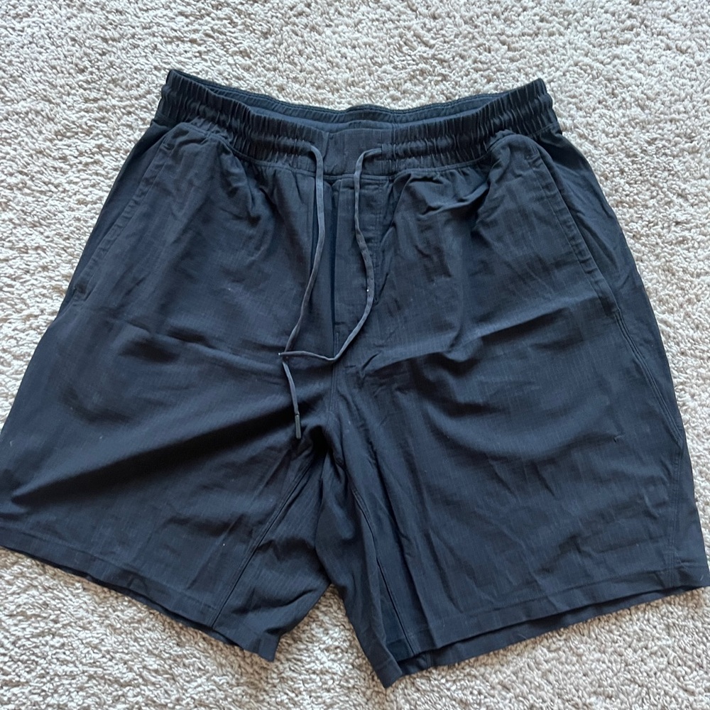 Lululemon short black, 9 in inseam